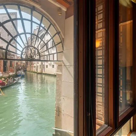 Casa Flavia Ai Morosini - Luxury Apartment With Canal View-2